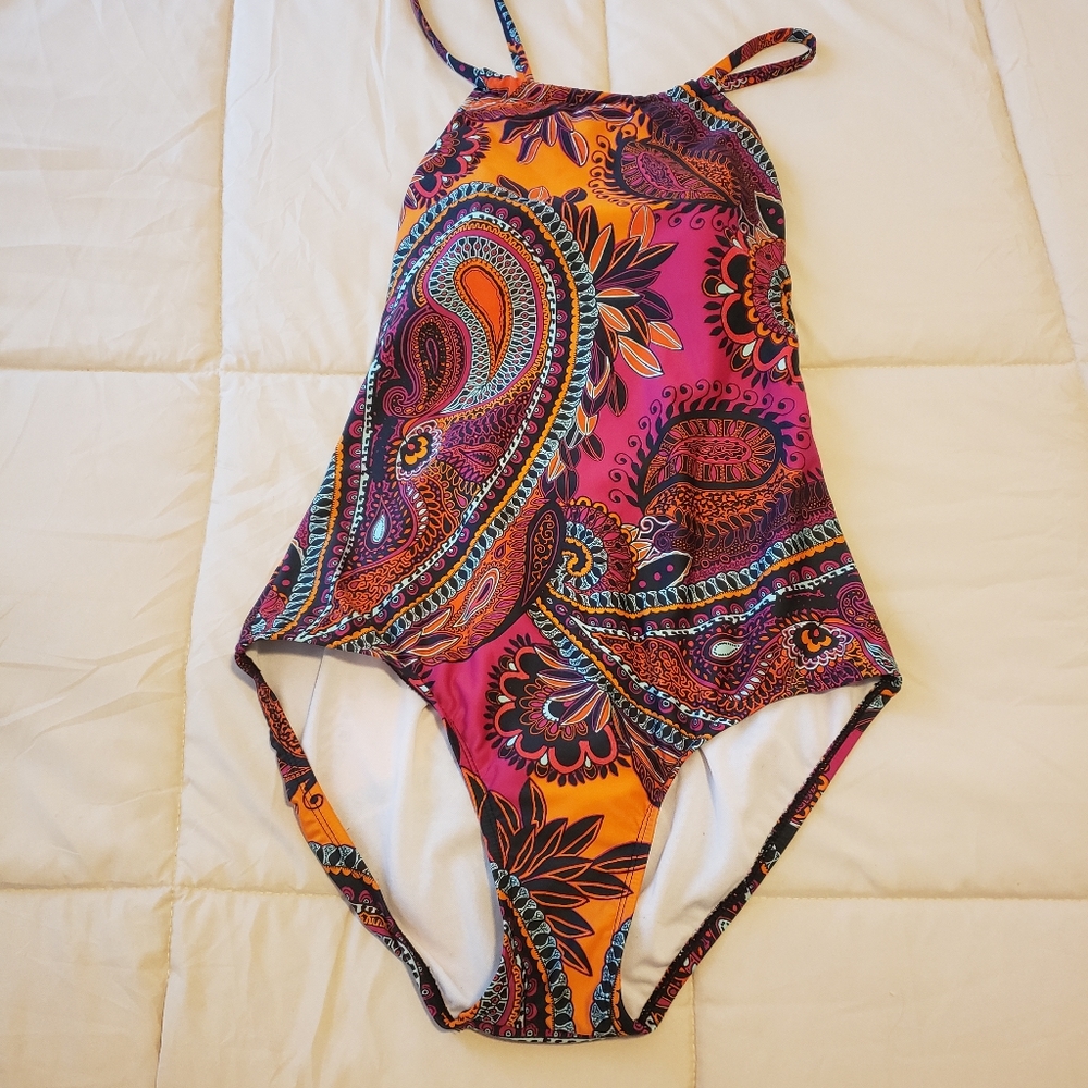 L/G bathing suit